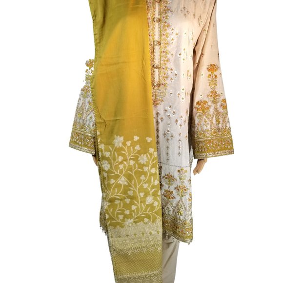 Large Pakistani Fancy Embroidered Jacquard Cotton Broshia Banarsi Shalwar Kameez - Picture 4 of 11